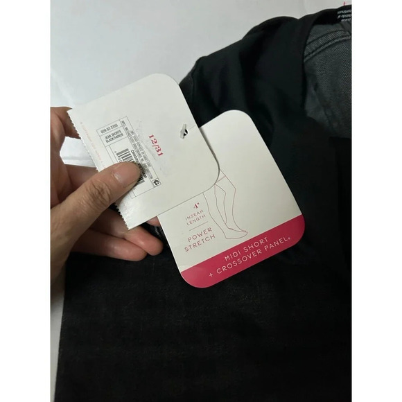 Ingrid & Isabel Maternity Midi Cut Off shorts 12/31 - Picture 5 of 6